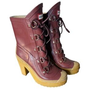 HUNTER Burgandy Gum Soles Gabby Platform Heel Rain Boots Lace Up Size 8 *Flaw*